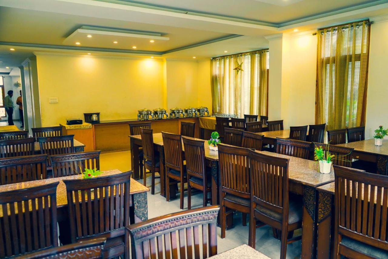 Hotel Akash Regency Manāli Eksteriør bilde