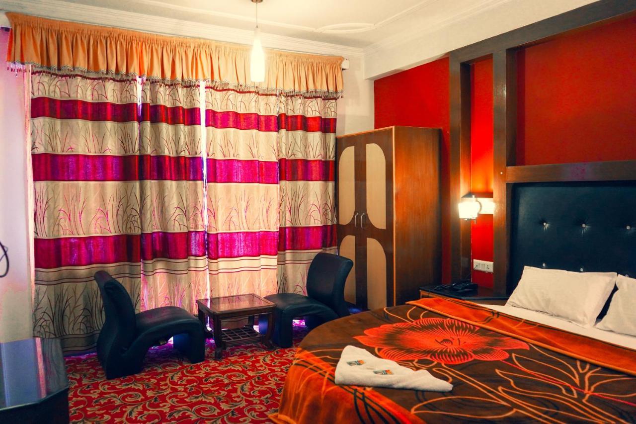 Hotel Akash Regency Manāli Eksteriør bilde