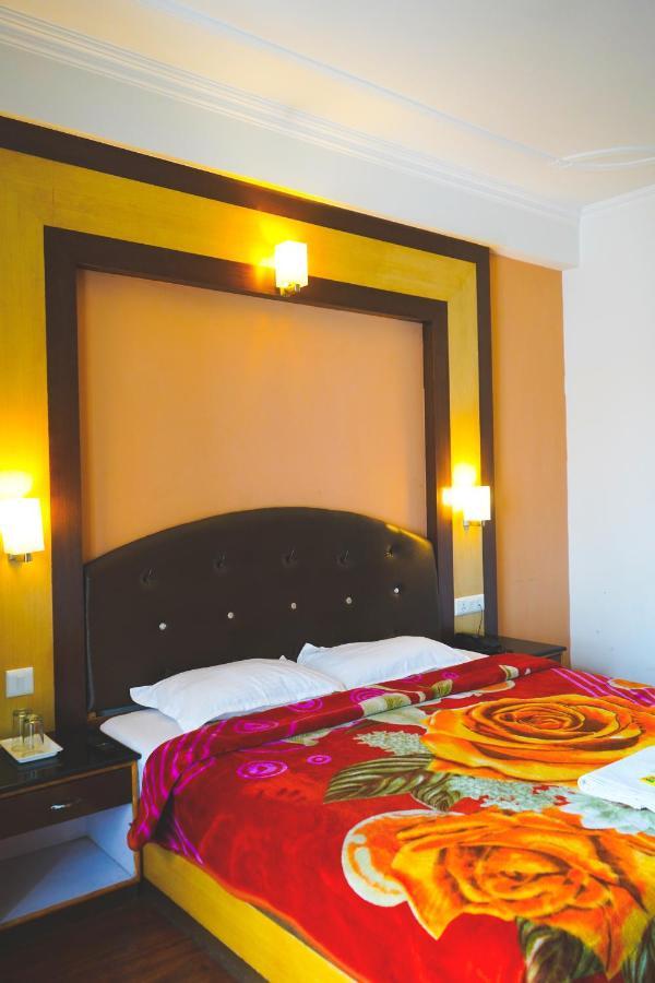 Hotel Akash Regency Manāli Eksteriør bilde