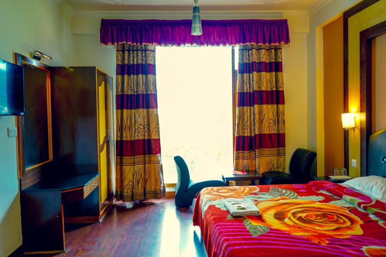 Hotel Akash Regency Manāli Eksteriør bilde