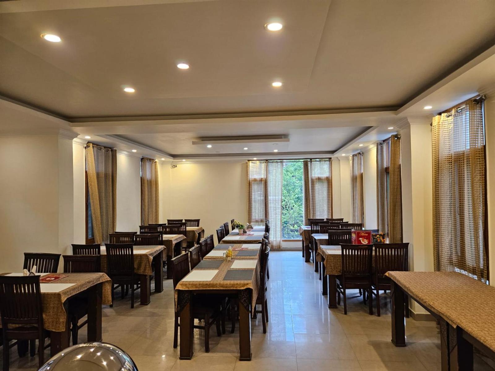 Hotel Akash Regency Manāli Eksteriør bilde