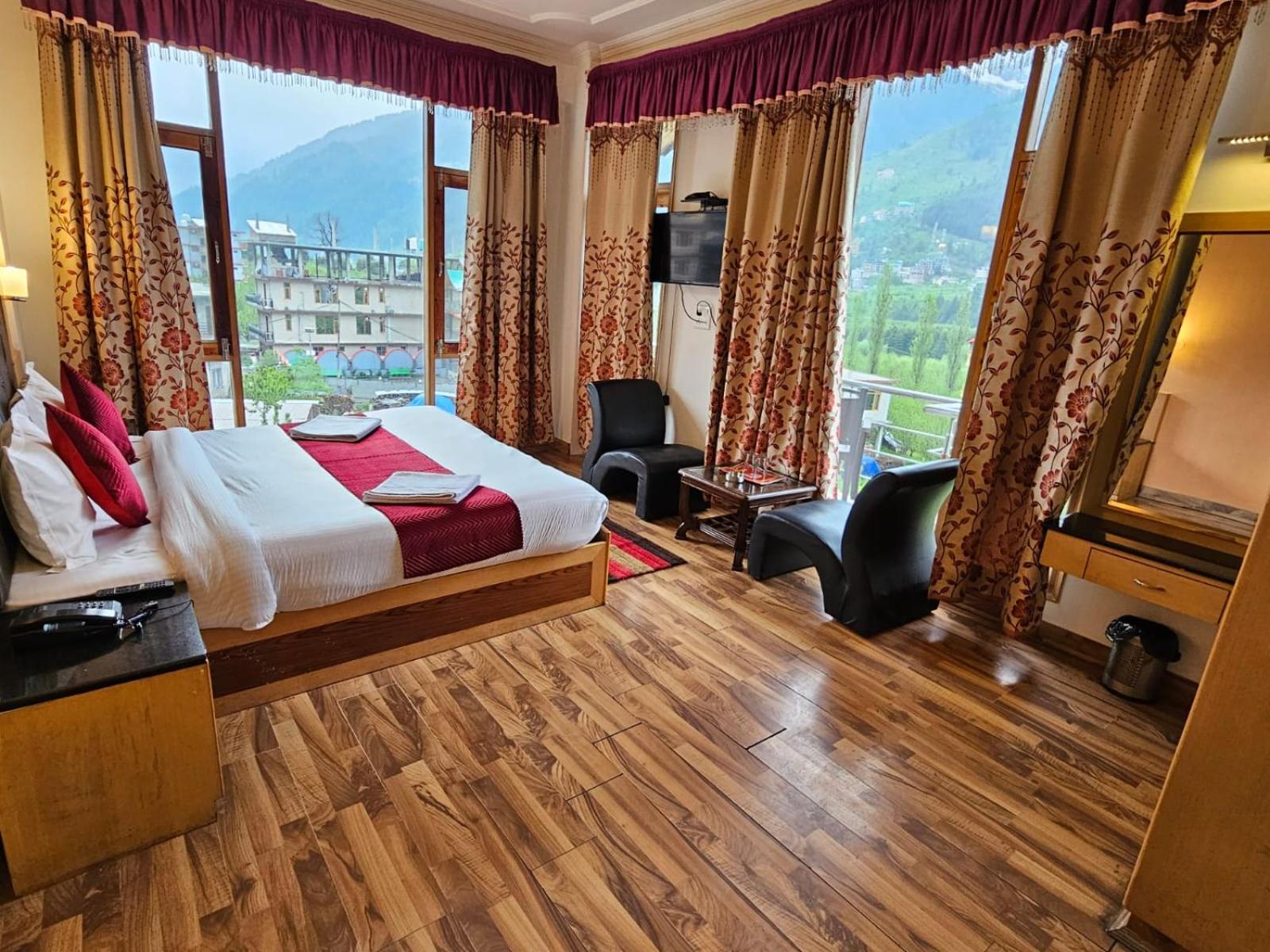 Hotel Akash Regency Manāli Eksteriør bilde