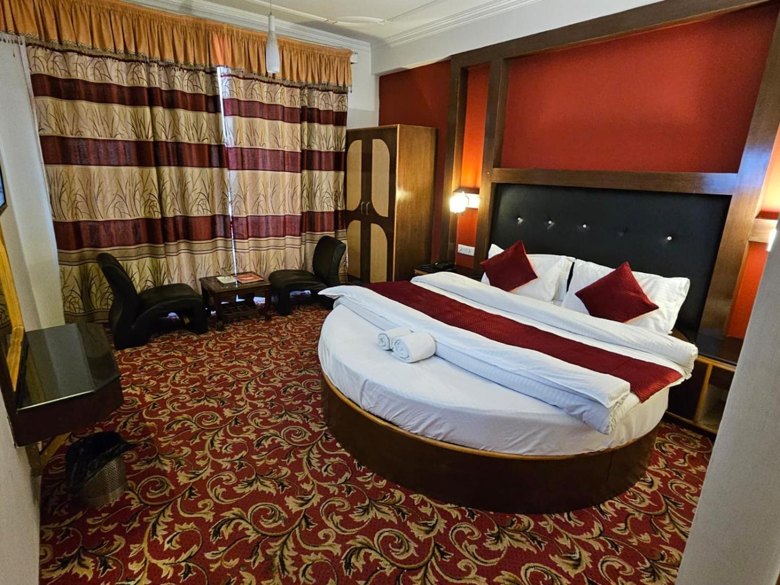 Hotel Akash Regency Manāli Eksteriør bilde